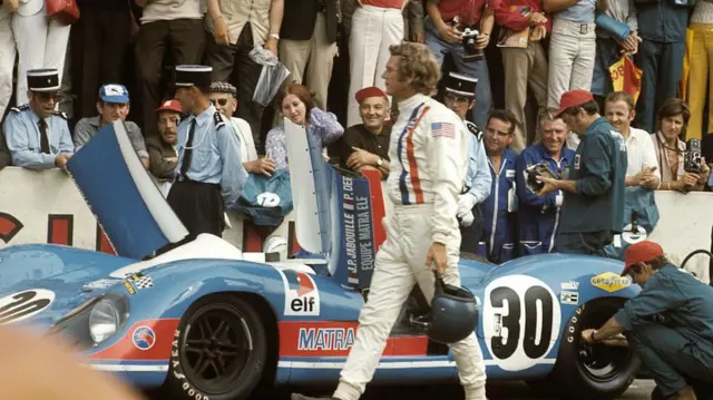 استیو مک کوئین، بازیگر هالیوودی، سر صحنه فیلمبرداری فیلم لومان 