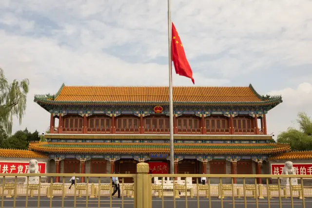中國北京天安門廣場降半旗