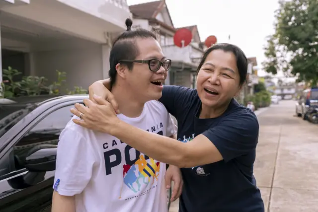 “เสือต้องดูแลแม่ครับผม” 