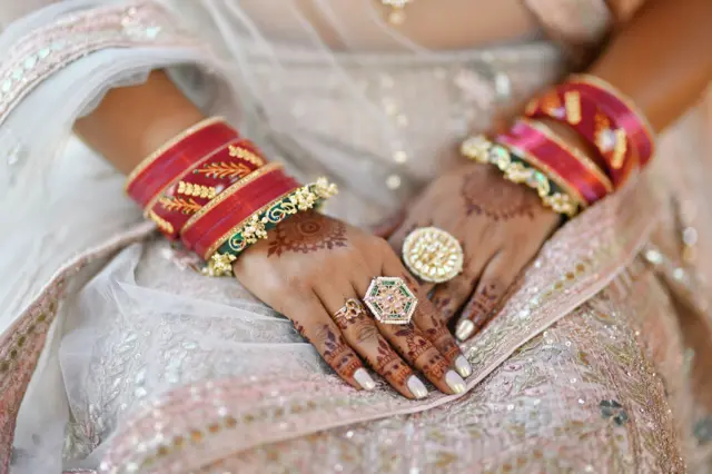 जेव्हा मुलगी आंतरजातीय लग्न करते