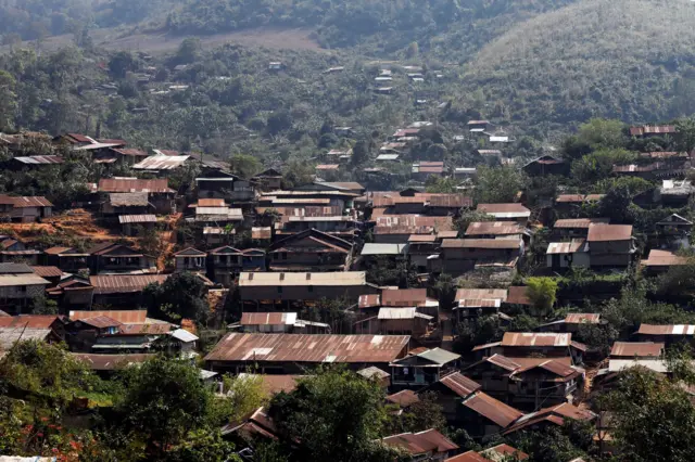 ထိုင်း - မြန်မာ နယ်စပ်က အုန်းပြန် ဒုက္ခသည် စခန်း မြင်ကွင်း