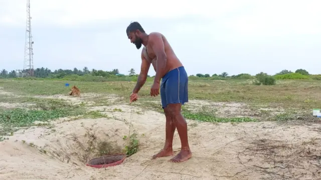 බත්තලංගුණ්ඩුවට වර්ෂාව ලැබෙන්නේ මාස කීපයක් පමණි . ඒ දිනවලදී වලවල් වලින් ජලය වැඩිපුර ලබා ගත හැකි වුවත් අනෙක් දිනවලදී එසේ කළ නොහැකිය.