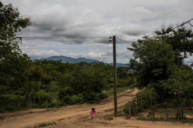 યોરો વિસ્તારમાં કેટલાક વર્ષોથી એક જ જગ્યાએ માછલીનો વરસાદ થાય છે