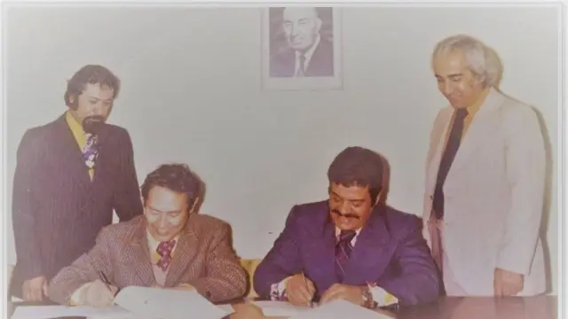 د سردار محمد داود خان دوره، د پارس فلم (له ښي خوا ) او افغان فلم (له کیڼ اړخ ) ترمنځ د فلم تړون نوي کېدل