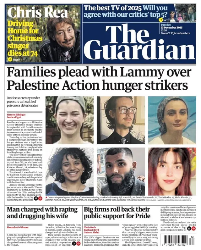 El titular de la portada del Guardian dice: "Las familias ruegan a Lammy por los huelguistas de hambre de Palestine Action".