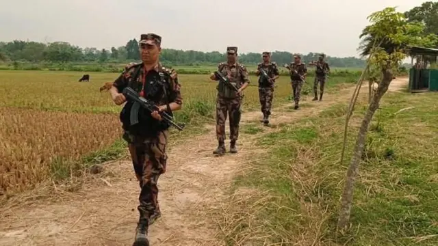 সীমান্তে সতর্ক অবস্থানে রয়েছেন বিজিবি'র সদস্যরা (প্রতীকী ছবি)