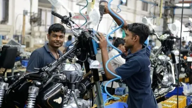 இனி, 180 நாட்கள் பணியாற்றிய பின்னர், ஒவ்வொரு 20 நாள் பணிக்காக ஒரு நாள் வருடாந்திர விடுப்பு வழங்கப்படும்.
