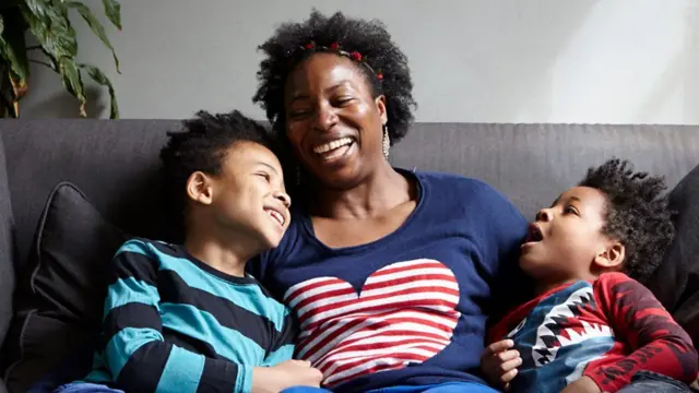 ብሎገር፡ ጸሓፊት ስክሪንን ደራስን ኡጁ ኣሲካ ኣደ ክልተ ኣወዳት’ያ