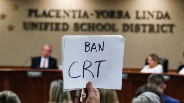  pancarte demandant l'interdiction de la TCR