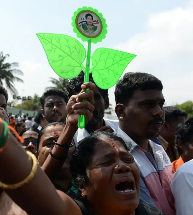 அதிமுகவை ஒன்றுசேர்க்க முயலும் 6 முன்னாள் அமைச்சர்கள் - எடப்பாடி பழனிச்சாமியிடம் நடத்திய பேச்சுவார்த்தை