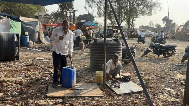 'बेकायदेशीर'वर चालला 'कायदेशीर बुलडोझर' आणि मोडून पाडला कुदळवाडीचा 'संसार आणि कणाही'