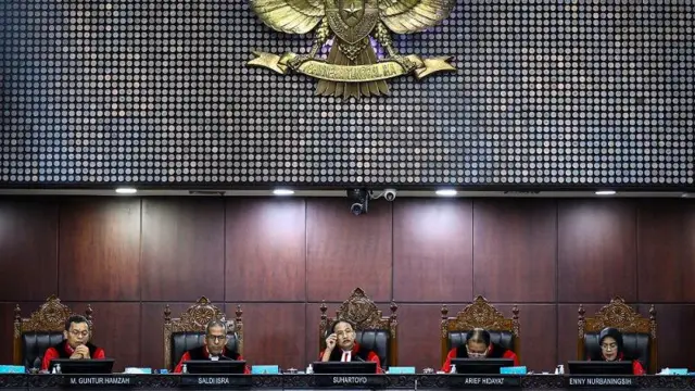 Mahkamah Konstitusi menolak seluruhnya permohonan uji materiil Pasal 330 ayat 1 KUHP. 