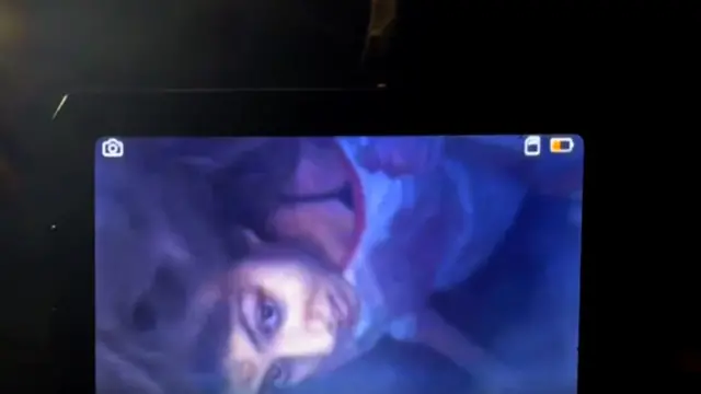 ካሜራ ናብ ውሽጢ ኣትያ ዝወሰዶ ስእሊ 