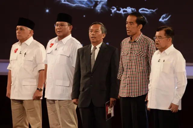 Prabowo Subianto bersaing dengan Joko Widodo di pemilihan umum presiden 2014.