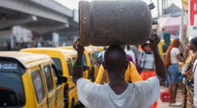 Onye bu igbe mmanụ gaasị eji esi nri n'isi