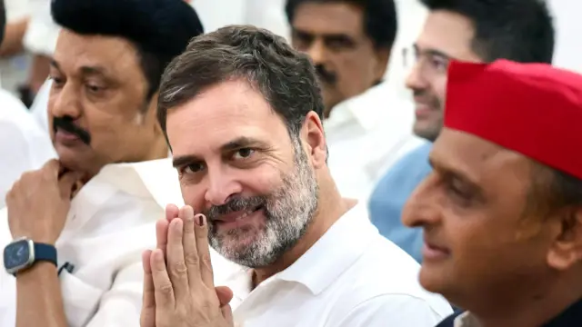 उत्तर प्रदेशमध्ये अखिलेश यादव यांनी भाजपला मोठा धक्का दिला आहे.