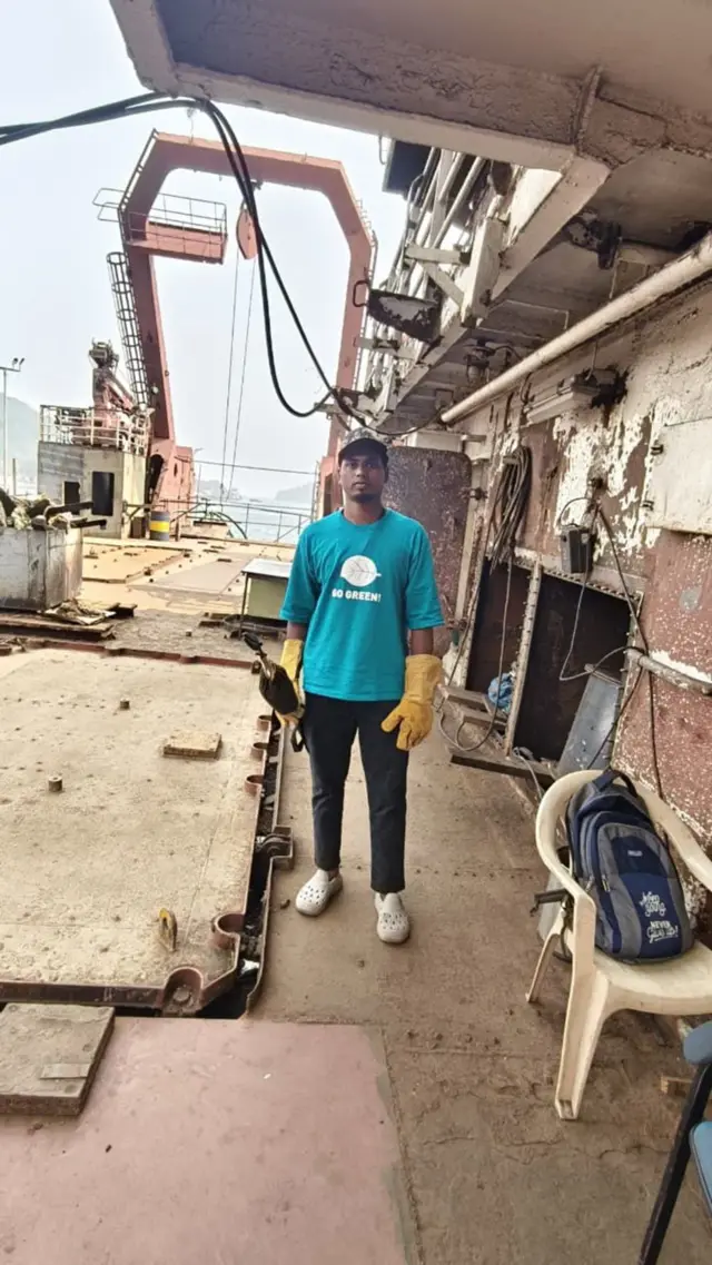 పాములు, సాగరకన్య షిప్, విశాఖపట్నం