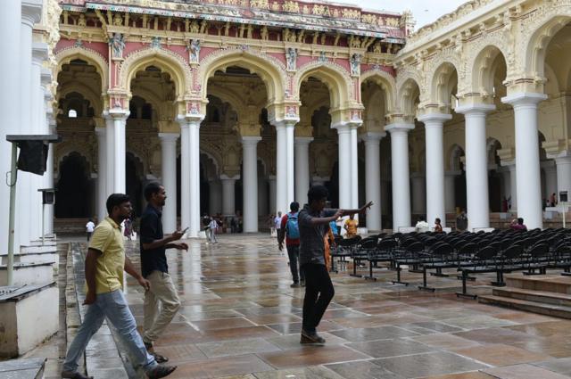 மூக்கறுப்பு போர்