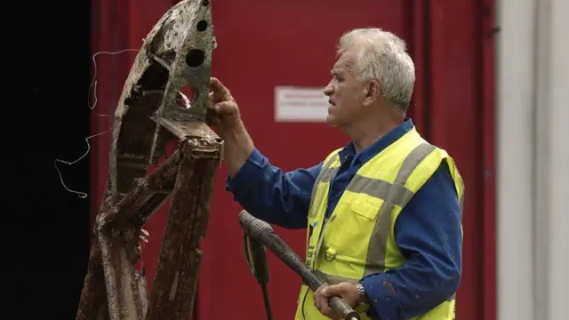 بقايا مقاتلات جوية