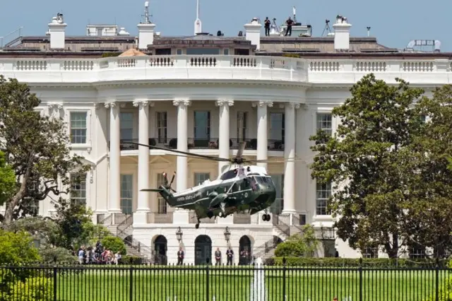 ਏਅਰ ਫੋਰਸ ਵਨ ਦੇ ਹਵਾਈ ਜਹਾਜ਼ ਲਗਭਗ ਚਾਰ ਹਜ਼ਾਰ ਵਰਗ ਫੁੱਟ ਚੌੜਾ ਹੈ। 