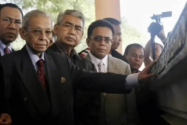 GAM, Hasan Tiro, Irwandi Yusuf, aceh, mou helsinki, zaini abdullah