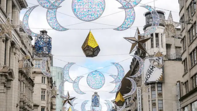 در طول ماه رمضان برنامه‌های مختلفی در لندن در همین ارتباط تدارک دیده شده.