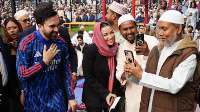 اے او سی بھی زہران ممدانی کے ہمراہ تھیں