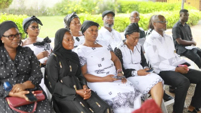 Fa,ily and friends of di accident victim gather
