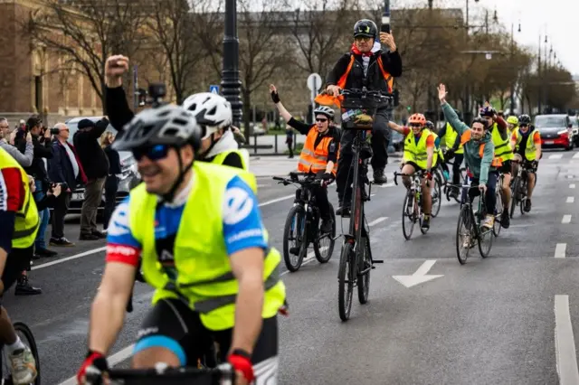 studenti, studenti na biciklima, studenti biciklisti