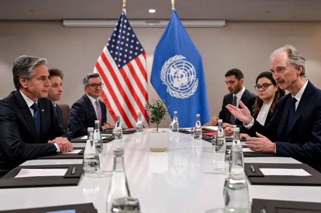 إلتقي وزير الخارجية الأمريكي أنتوني بلينكن بالمبعوث الخاص للأمم المتحدة إلى سوريا غير بيدرسن 