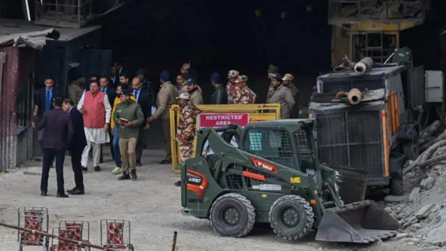 సహాయక అధికారులు