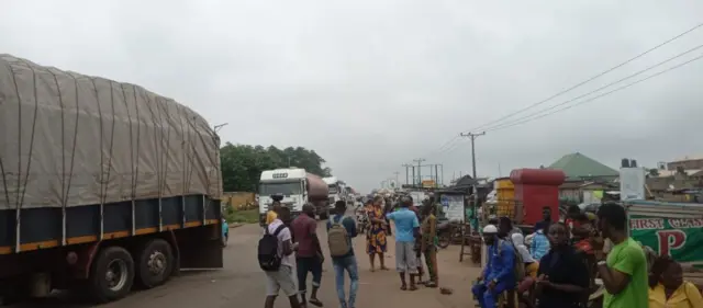 Awọn ọkọ to n rajo ko le ri ọna kọja