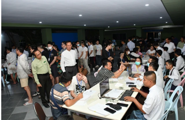 ဖေဖော်ဝါရီ ၁၄ ရက်က ဖမ်းမိတဲ့တရုတ်နိုင်ငံသားတွေကို စိစစ်နေကြ