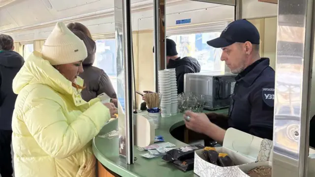 "Укрзалізниця" на Київщині встановила вагони для обігріву