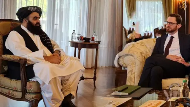 این اولین بار نیست که توماس وست و امیرخان متقی سرپرست وزارت خارجه طالبان با یکدیگر دیدار میکنند.