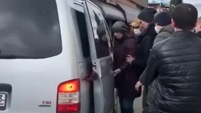 Arresto de Kevin y su madre