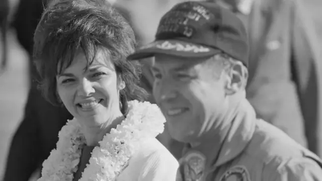 Ловелл и его жена