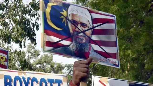 ஜாகிர் நாயக் மீது இந்தியாவில் பல வழக்குகள் பதிவு செய்யப்பட்டுள்ளன