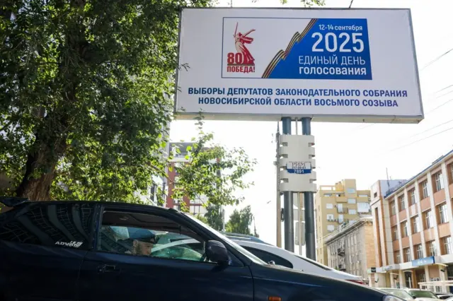 Предвыборный плакат на улице Новосибирска