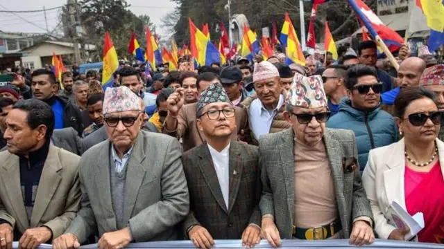 राप्रपाले बेलाबेला राजसंस्था र हिन्दूराष्ट्रका पक्षमा आन्दोलन गर्ने गरेको छ