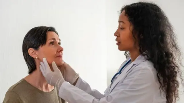 Kansarrada intooda badan waxaa laga dareemi karaa maqaarka.