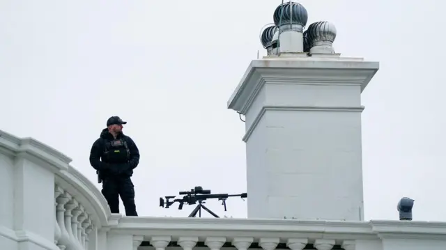 Снајпериста на крову Беле куће у Вашингтону