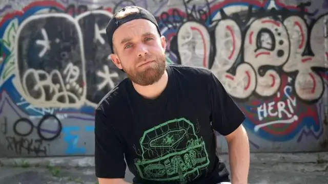 सरही रोच्चुक का कहना है कि उन्हें उनके टैटू के कारण परेशान किया गया था.