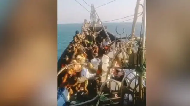 రోహింజ్యాలు ప్రయాణిస్తున్న బోటు 