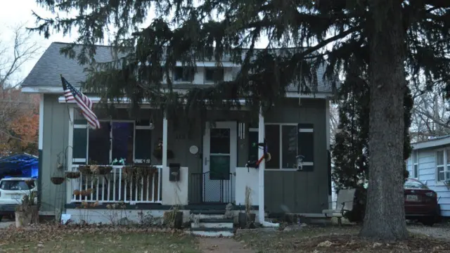 خانواده کرامبلی ساکن خانه‌ای محقر در مرکز شهر آکسفورد بودند