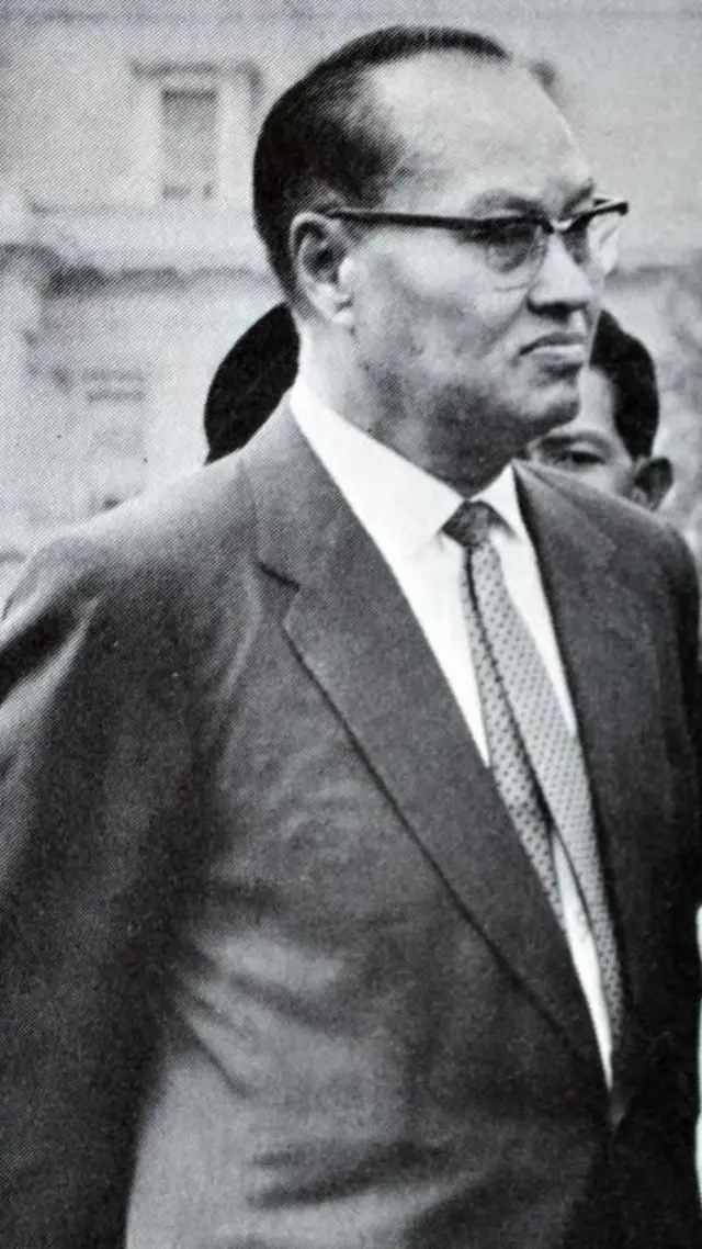 સરમુખત્યારશાહી, આપખુદ, હિટલર, મુસોલિની, સ્ટાલિન, બીબીસી ગુજરાતી