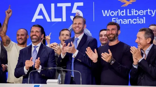 ٹرمپ خاندان کی پشت پناہی سے جاری ہونے والا کرپٹو ٹوکن ستمبر 2025 میں عوامی سطح پر ٹریڈ ہونا شروع ہوا 