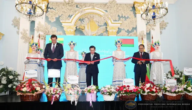 ဘယ်လာရုစ်နိုင်ငံ၊ မင့်စ်မြို့က Dipservice Hall မှာ ပြုလုပ်တဲ့ မြန်မာသံရုံးဖွင့်ပွဲအခမ်းအနား 