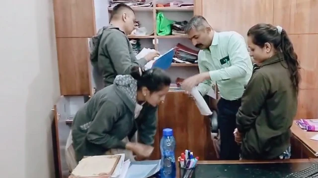 ઘટનાનું રીકન્સ્ટ્રક્શન કરતા સમયની તસ્વીર. 