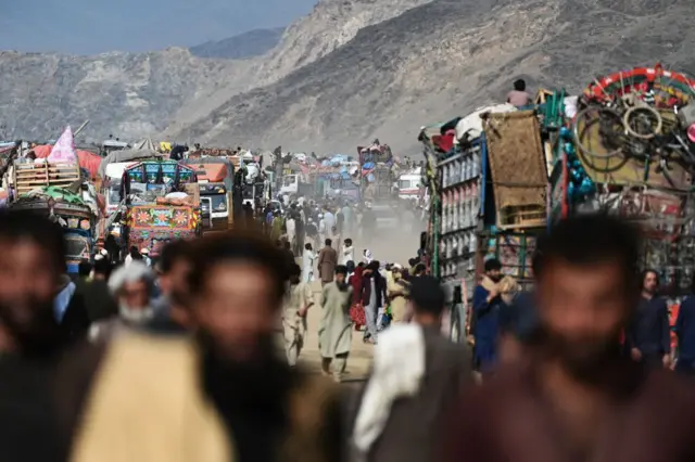 Afghan refugees near the border